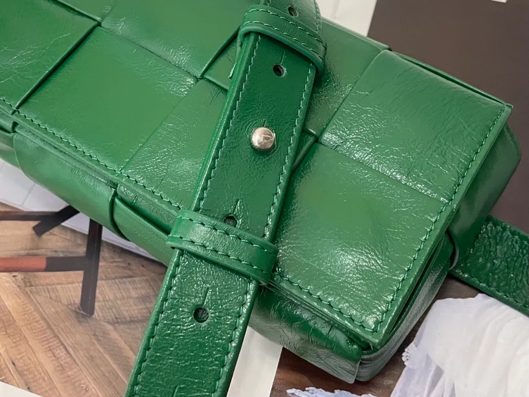 #𝐓𝐇𝐄 𝐁𝐄𝐋𝐓 𝐂𝐀𝐒𝐒𝐄𝐓𝐓𝐄 Checkered waist bag cassette has an updated version🆕The waxed cowhide material is very light and shiny, has a cool feeling, and has the same high-end touch as always. ⚠️The second-generation upgraded version has a long strap of 136cm, tall people can also wear it cross-body at will It is also suitable for boys. It is suitable for couples. It can be used as a handbag, waist bag, crossbody or shoulder bag. It’s small and exquisite, but packs a punch: 💄lipstick 🕶️sunglasses, etc.⋯pack it all! It continues the square shape of the cassette bag and does not deform after loading. It has a very concave shape! Model: 6815# S18.5x5x9.5